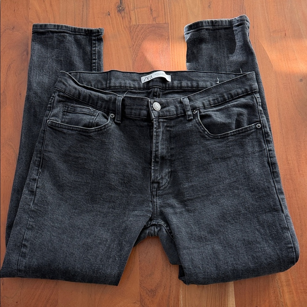 Zara Men’s Charcoal Jeans
